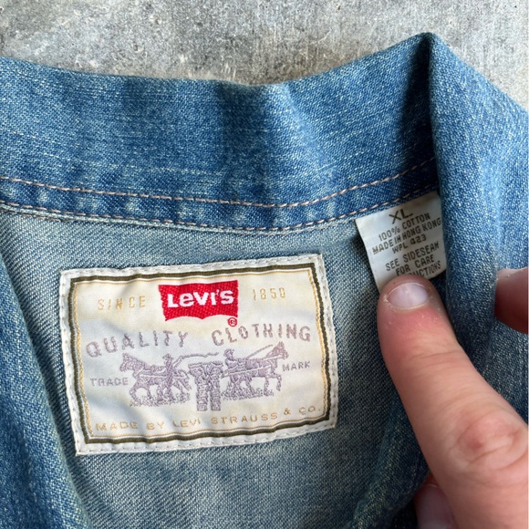 Levi's Classic Blue Denim Shirt - Picture 5 of 5